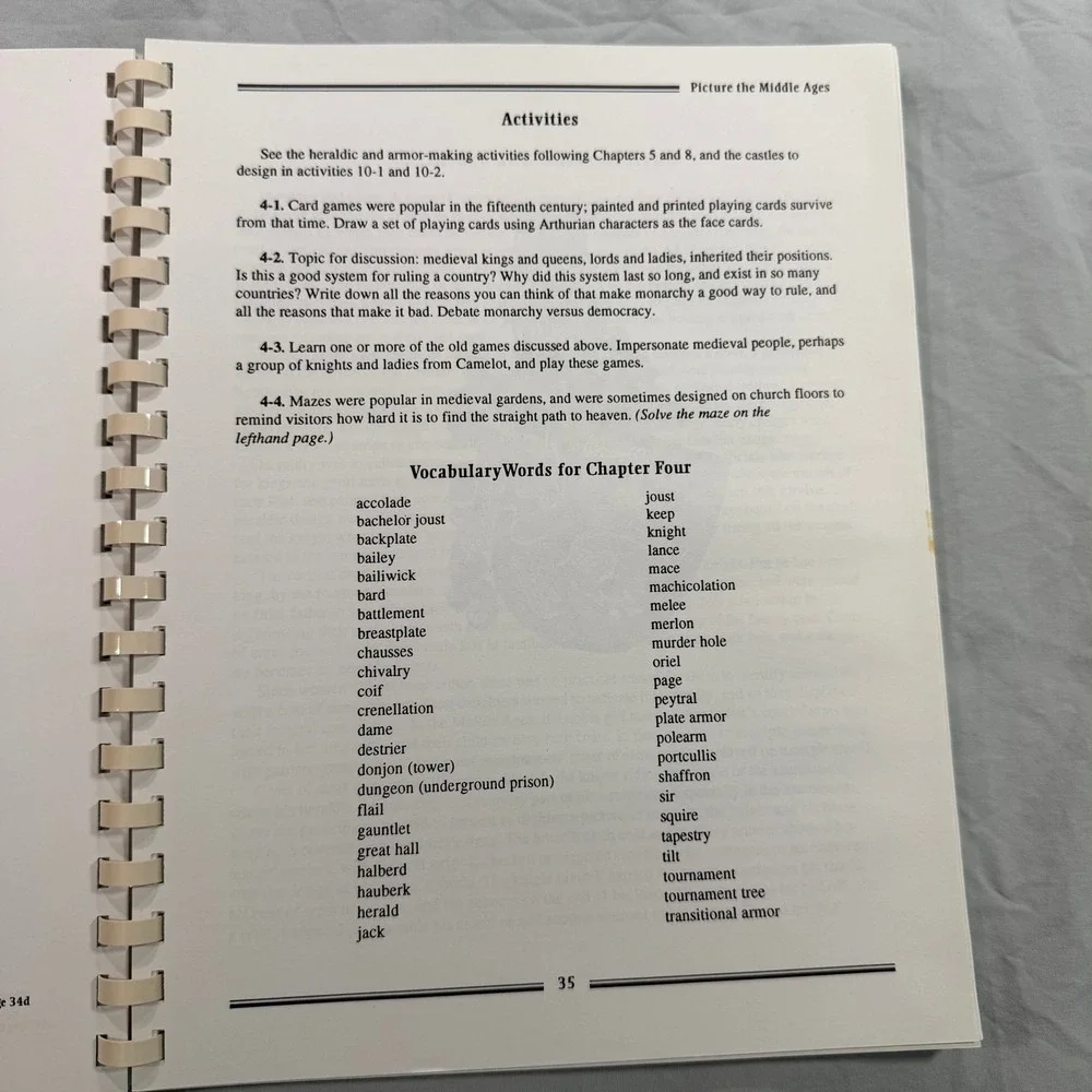 Picture‎ the Middle Ages Resource Book Linda Honan Higgins Armory Museum 1996